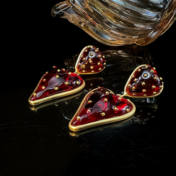 Gold plated vintage strawberry glaze earings